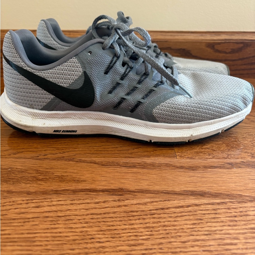Nike Women's Run Swift Black and White Sneakers